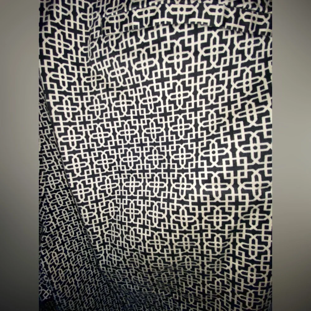 Women’s Avenue capri pants 16 - Picture 6 of 8